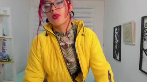 sara_red_x online show from 28, 6, 2026