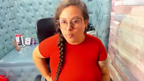 Snapshot of sara_thonson_ chatting on 8, 5, 2026 sara_thonson_ online show from 8, 5, 2026