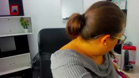 Snapshot of sara_thonson_ chatting on 7, 7, 2026 sara_thonson_ online show from 7, 7, 2026