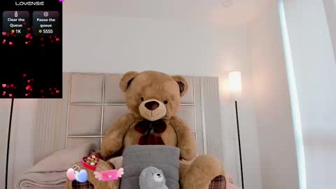 Snapshot of saraa_milleer chatting on 11, 2, 2025 Sara Miller online show from 11, 2, 2025