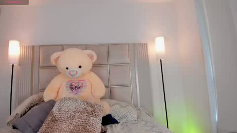 Snapshot of saraa_milleer chatting on 2, 6, 2026 Sara Miller online show from 2, 6, 2026