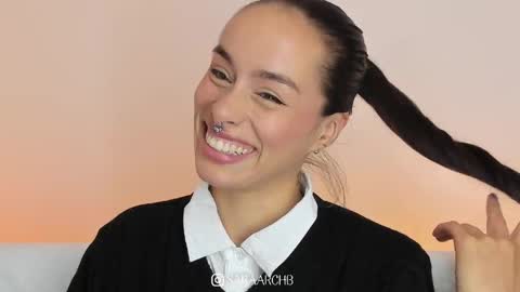 Snapshot of saraarchbould chatting on 18, 5, 2026 Sara online show from 18, 5, 2026