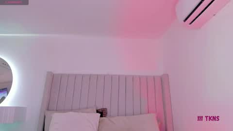 Sarah Bonneth online show from 1, 11, 2025