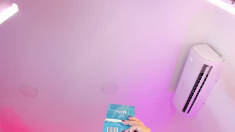 Sarah Bonneth online show from 6, 2, 2026