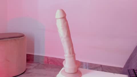 Sarah Bonneth online show from 10, 4, 2026