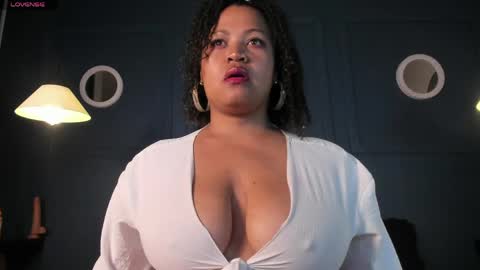 Snapshot of sarah_browns_ chatting on 12, 5, 2026 Sarah online show from 12, 5, 2026