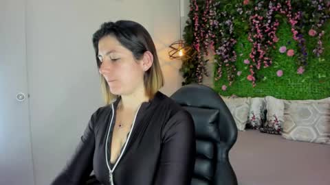 Sarah Deyvis online show from 2, 3, 2026