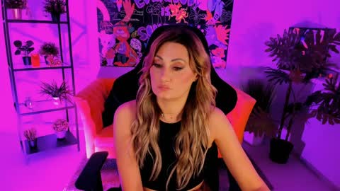 Divine Sarah NONUDE model online show from 1, 2, 2025