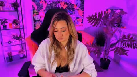 Divine Sarah NONUDE model online show from 2, 3, 2025