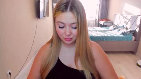 Snapshot of sarahmils chatting on 11, 5, 2026 Sarah online show from 11, 5, 2026