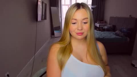 Snapshot of sarahmils chatting on 14, 5, 2026 Sarah online show from 14, 5, 2026