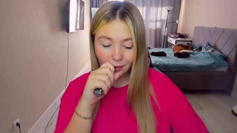 Snapshot of sarahmils chatting on 22, 5, 2026 Sarah online show from 22, 5, 2026