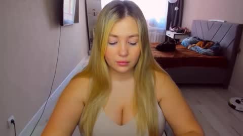 Snapshot of sarahmils chatting on 2, 6, 2026 Sarah online show from 2, 6, 2026