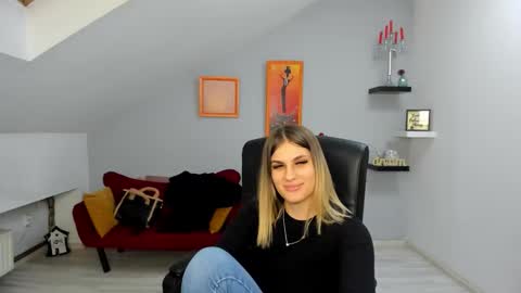 Snapshot of sarahowenn chatting on 18, 12, 2025 sarahowenn online show from 18, 12, 2025