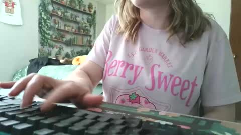 Snapshot of sarahpmummy chatting on 3, 5, 2026 Sarah online show from 3, 5, 2026