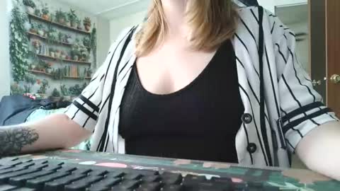 Snapshot of sarahpmummy chatting on 21, 5, 2026 Sarah online show from 21, 5, 2026
