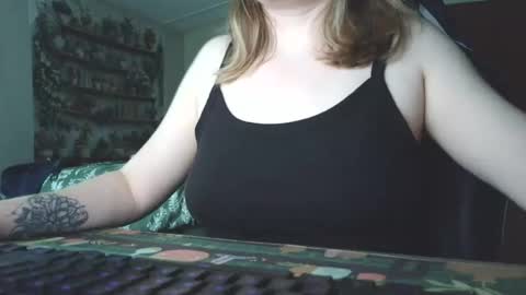 Snapshot of sarahpmummy chatting on 22, 5, 2026 Sarah online show from 22, 5, 2026