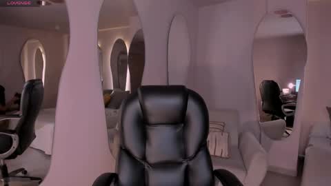 Sarah  independent model online show from 13, 4, 2026