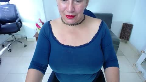 Saraloves online show from 9, 11, 2025