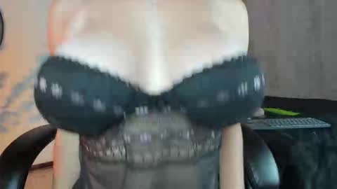 Snapshot of saramilf_69 chatting on 1, 10, 2025 saramilf_69 online show from 1, 10, 2025
