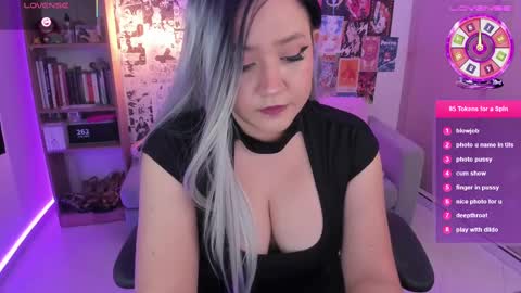 Snapshot of sararuales5 chatting on 3, 3, 2025 Sara Ruales online show from 3, 3, 2025