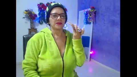 Snapshot of sarasmith2 chatting on 2, 1, 2025 sara online show from 2, 1, 2025