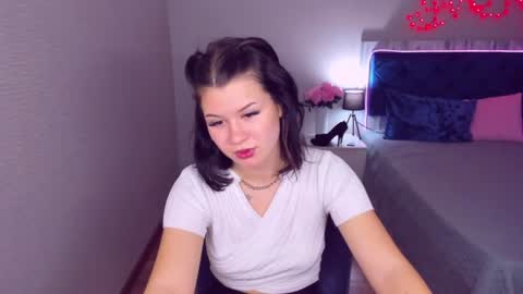 Snapshot of saravivid chatting on 12, 6, 2026 SaraVivid online show from 12, 6, 2026