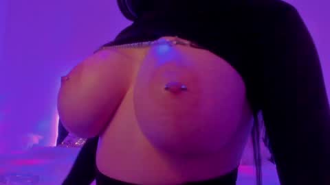 Snapshot of sashachase chatting on 9, 1, 2025   Sasha   online show from 9, 1, 2025