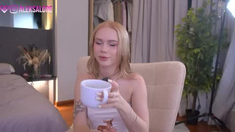 Snapshot of sashalore chatting on 22, 5, 2026 sashalore online show from 22, 5, 2026