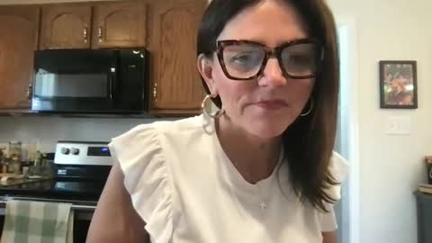 Snapshot of sassynsweetmilf chatting on 1, 5, 2026 sassynsweetmilf online show from 1, 5, 2026