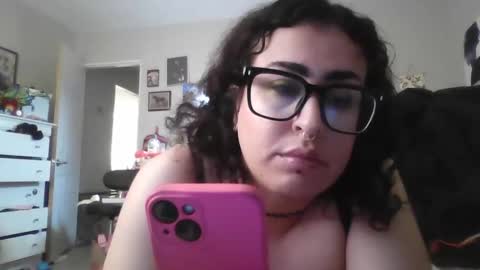 Snapshot of sassypandaxxx chatting on 10, 6, 2026 koolkat online show from 10, 6, 2026