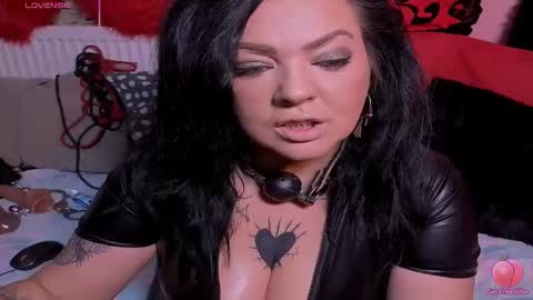 Snapshot of satisfymydesires chatting on 17, 12, 2025 Elena online show from 17, 12, 2025