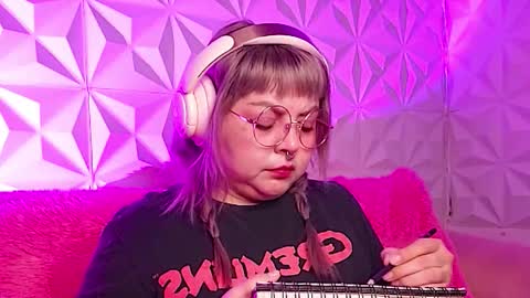 Gina George online show from 9, 11, 2025