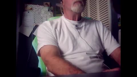 Snapshot of satyr64 chatting on 18, 4, 2026 satyr64 online show from 18, 4, 2026