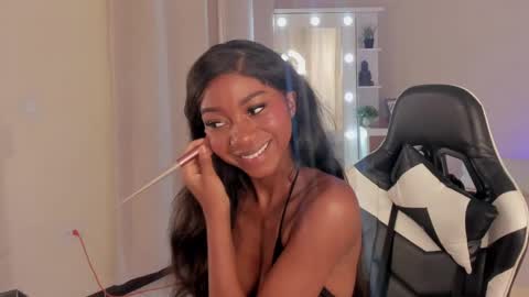 Snapshot of savannahwildee chatting on 4, 3, 2025 Savannahwildee online show from 4, 3, 2025