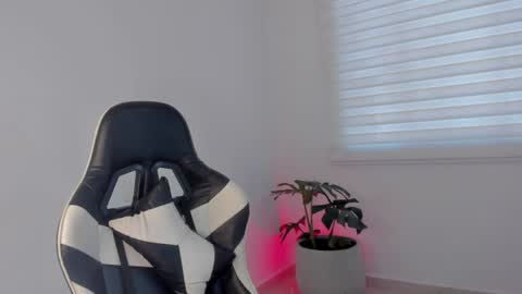 Snapshot of savannahwildee chatting on 7, 7, 2026 Savannahwildee online show from 7, 7, 2026