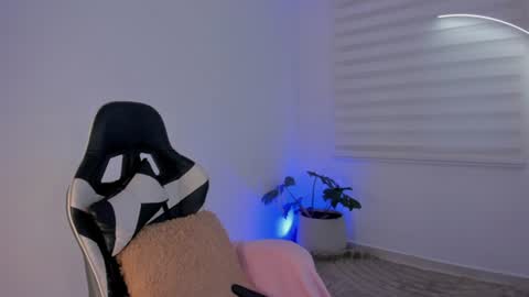 Snapshot of savannahwildee chatting on 5, 8, 2026 Savannahwildee online show from 5, 8, 2026
