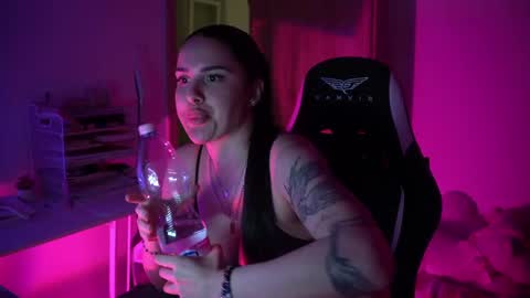 Snapshot of savvage_play chatting on 27, 4, 2026 Naomi online show from 27, 4, 2026