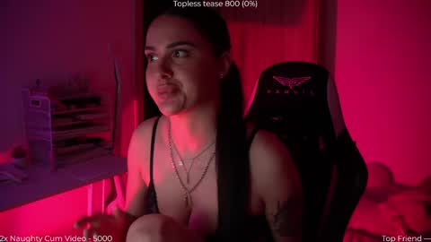 Snapshot of savvage_play chatting on 28, 4, 2026 Naomi online show from 28, 4, 2026