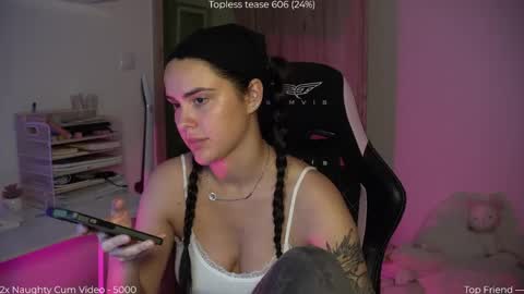 Snapshot of savvage_play chatting on 17, 5, 2026 Naomi online show from 17, 5, 2026