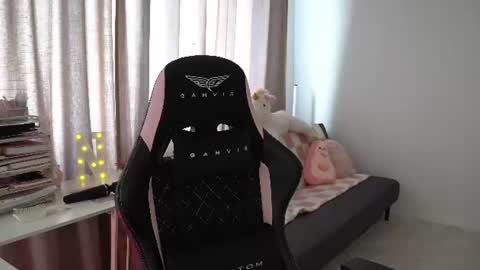 Snapshot of savvage_play chatting on 5, 6, 2026 Naomi online show from 5, 6, 2026