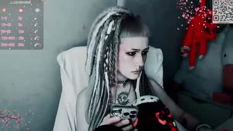 pronoun she. name Mary. age 21. online show from 28, 11, 2025