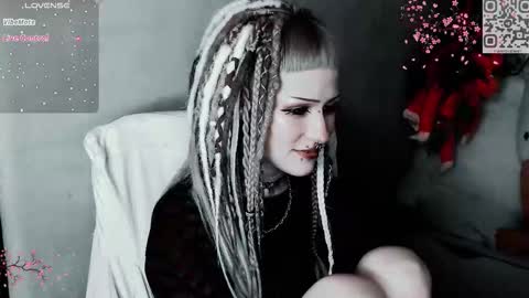 pronoun she. name Mary. age 21. online show from 29, 11, 2025