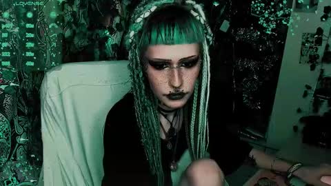 pronoun she. name Mary. age 21. online show from 14, 1, 2026