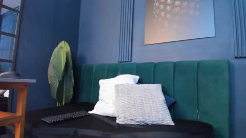 Scarlet Edwars online show from 5, 4, 2026