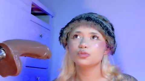 scarlet_gold online show from 21, 4, 2026