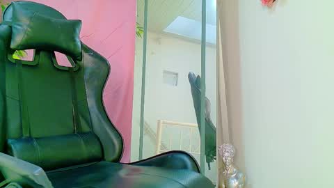 Snapshot of scarletjonesx chatting on 24, 4, 2026 Denis online show from 24, 4, 2026