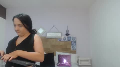 Snapshot of scarletlevis chatting on 3, 10, 2025 scarlet online show from 3, 10, 2025