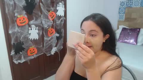 Snapshot of scarletlevis chatting on 17, 10, 2025 scarlet online show from 17, 10, 2025