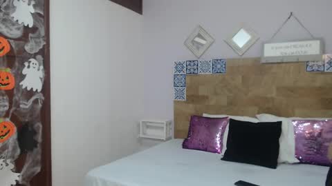 Snapshot of scarletlevis chatting on 18, 10, 2025 scarlet online show from 18, 10, 2025